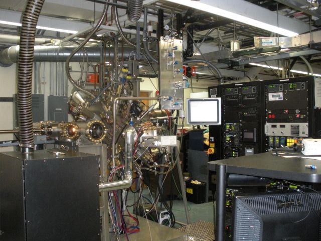 Molecular beam epitaxy system used for oxide growth.